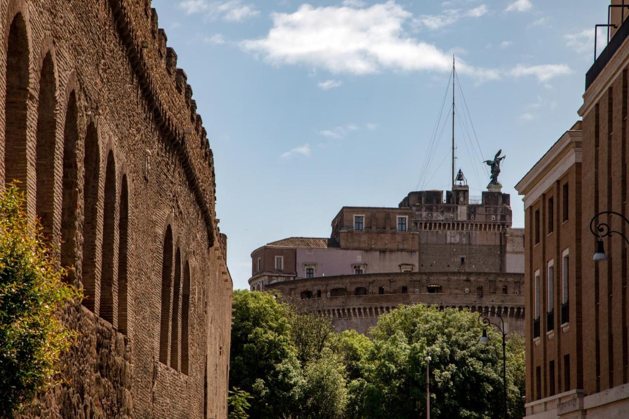 Porta Castello Gasthuis Rome